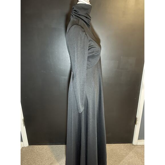 VTG. black maxi dress–Ruched funnel neck,covered buttons,long sleeve,ILGWU,USA - Picture 3 of 14